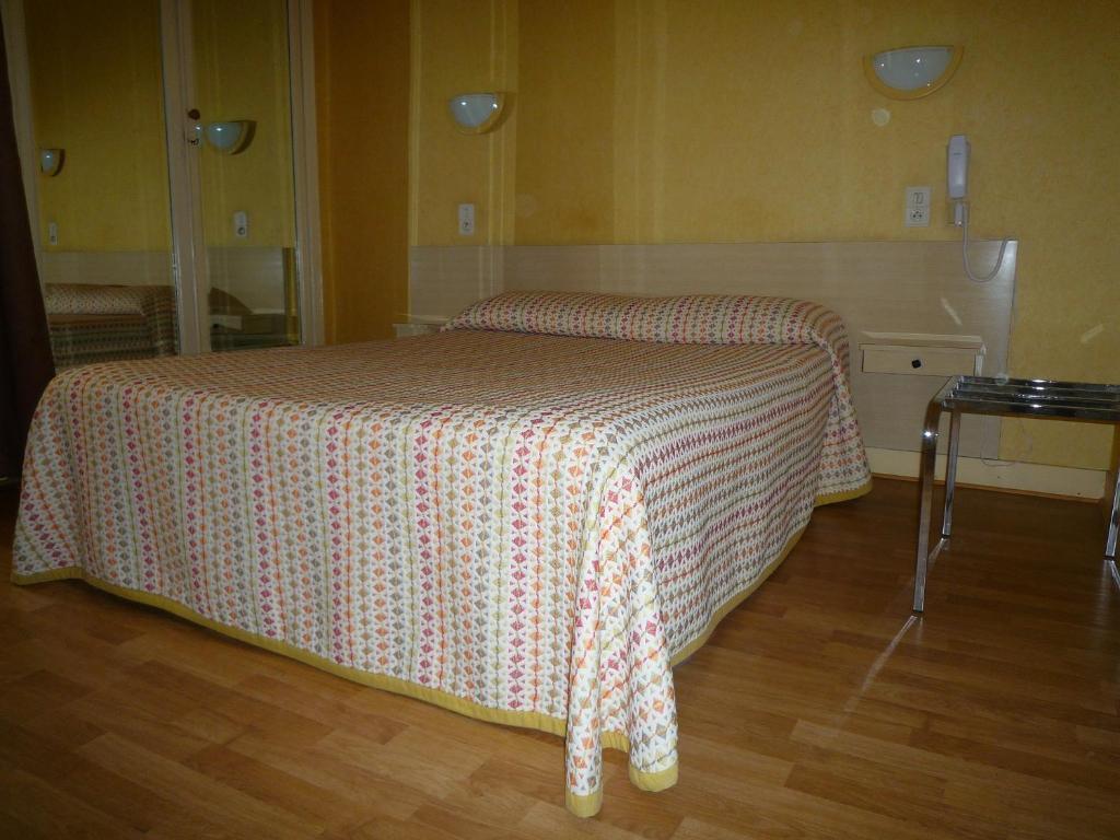 Hotel Castel Louis Vichy Ruang foto