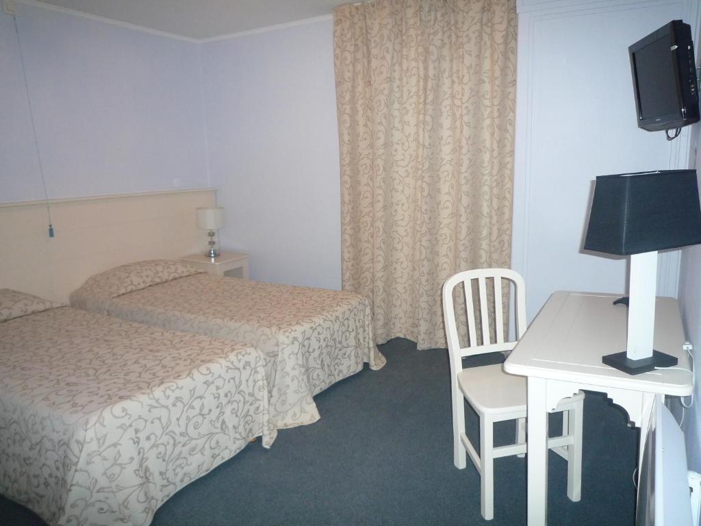 Hotel Castel Louis Vichy Ruang foto