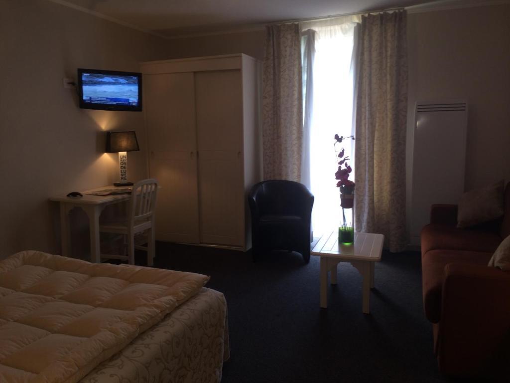 Hotel Castel Louis Vichy Ruang foto