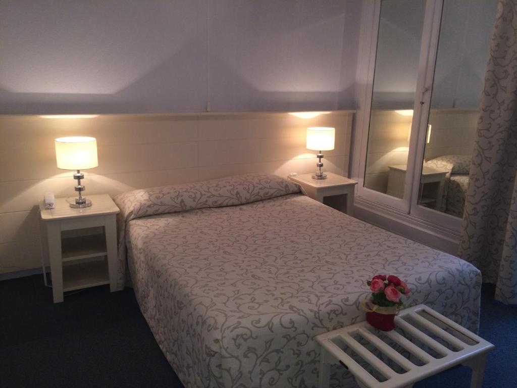 Hotel Castel Louis Vichy Ruang foto